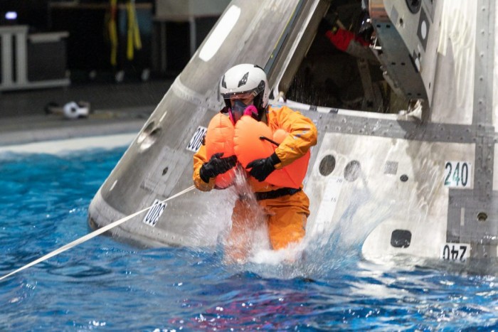 NASA-CREW-5-CASSADA-JSC-TRAINING.jpg