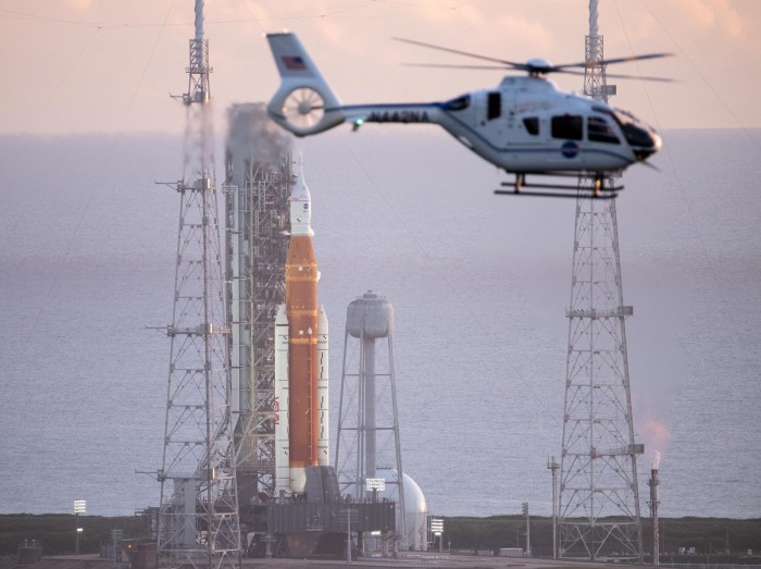 Artemis-I-Preflight-NASA-Helicopter-scaled.jpg